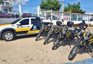 Prefeito de Patos entrega novos veículos para a STTRANS