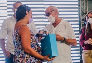 Cícero Lucena entrega quatro mil Chromebooks e avança na modernização da educação de João Pessoa