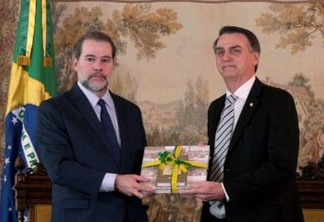 Bolsonaro ameaça os Ministros do STF: “Bota tua toga e fica aí, sem encher o saco”