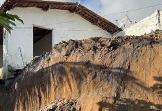 Defesa Civil interdita casas no bairro de Cruz das Armas por risco de deslizamento de barreira
