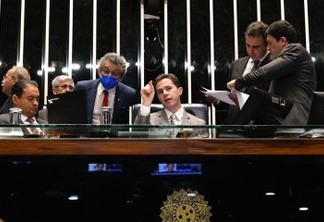 1º prefeito do Brasil a regularizar ACS e ACE, em 2008, Veneziano ganha reconhecimento no Senado durante votação de piso da categoria