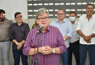 João Azevêdo inaugura mais uma escola para atender 120 alunos de Solânea e entrega restauração de rodovia