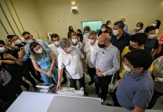 João Azevêdo entrega aparelho de hemodinâmica, tomógrafo e equipamento de videolaparoscopia no Trauma de Campina Grande