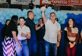 Diante de multidão, prefeito de Sapé declara apoio à reeleição de Julian Lemos