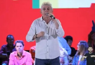 Ricardo fala em 'esmagar serpente fascista', critica Bolsonaro e elogia Veneziano em ato com Lula