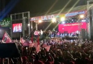 Multidão grita por chegada de Lula durante evento realizado em Campina Grande - VEJA FOTOS E VÍDEOS