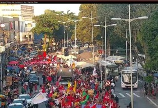 Protesto bloqueia avenida no Centro de João Pessoa