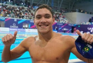 Revelação brasileira conquista ouro no Mundial Júnior de natação