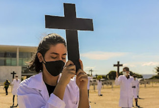 Piso dos Enfermeiros: Barroso Vence o Congresso Nacional no STF - Por Gildo Araújo