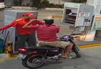 Mãe entrega filho à polícia após reconhecê-lo durante assalto a posto de combustíveis, em João Pessoa