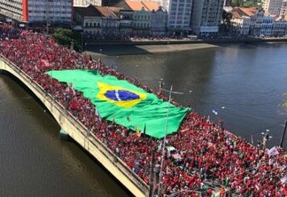 Em ato de campanha, Lula arrasta multidão pelo Centro do Recife, nesta sexta-feira - VEJA VÍDEO