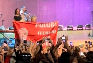 Em João Pessoa, Caetano Veloso se manifesta contra Bolsonaro e público promove "lulaço" - VEJA VÍDEO 