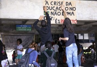 Brasília -  Alunos ocupam a reitoria da Universidade de Brasília em protesto contra a PEC do teto de gastos que tramita no Congresso Nacional (Marcelo Camargo/Agência Brasil)