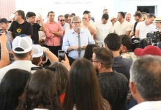 João Azevêdo entrega obras de pavimentação asfáltica, cisternas e anuncia investimentos em segurança hídrica em Cabaceiras
