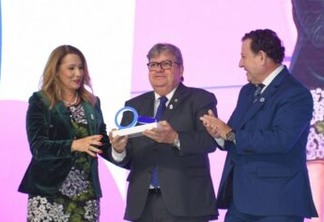 João Azevêdo recebe homenagem em Brasília pela atuação do Consórcio Nordeste na pandemia