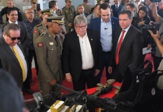 João Azevêdo entrega novos equipamentos e armamentos em solenidade alusiva ao aniversário de 192 anos da Polícia Militar