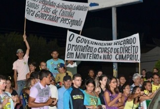 TEVE PROTESTO NA PASSAGEM DO GOVERNADOR RICARDO POR MONTEIRO