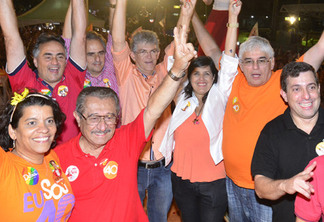 Girassoca reúne Ricardo, Lígia, Maranhão, Luciano e Lucélio e arrastam multidão