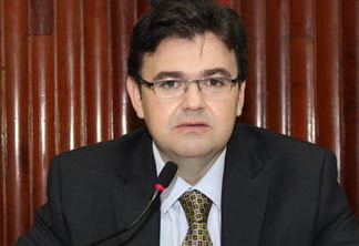 Raniery Paulino vai a Brasília participar de definição sobre expulsão do ministro da Aviação