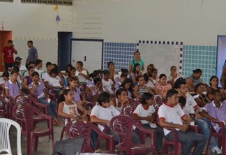 Professores e alunos de Alhandra participam de palestra sobre drogas