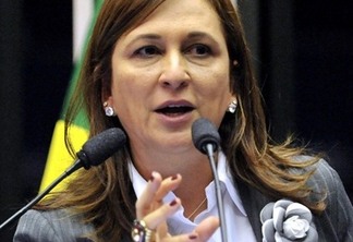 Ministra do PMDB, Katia Abreu vai ficar no governo