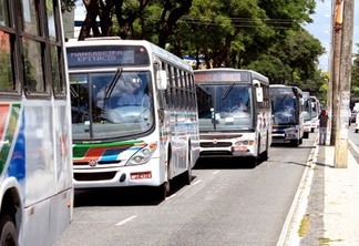 COMEÇA HOJE: Um trecho da avenida Epitácio Pessoa vai ter faixas exclusivas para ônibus. Por Laerte Cerqueira 