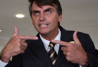 “Você é solteira?” questiona Bolsonaro à repórter da Record