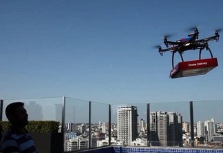 Pizzaria de SP faz delivery com drone e entra na mira de Anac e FAB
