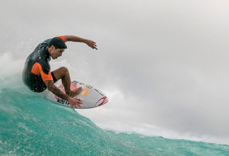 Gabriel Medina é campeão mundial de surfe, após derrota de Fanning no Havaí nesta 6ª feira