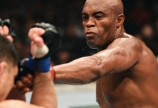 Anderson Silva sugere que torcedor peça dinheiro do UFC Rio de volta