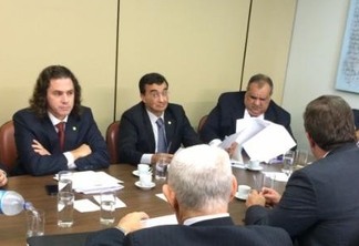10 SIM 2 NÃO: Como votaram os 12 deputados federais paraibanos na Lei da Terceirização