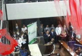 MIDIA NACIONAL: Mais uma vez Eduardo Cunha é alvo de “escracho” em Assembleia Legislativa
