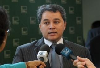 Efraim Filho defende o fim da Taxa de assinatura do telefone fixo