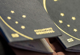 PF diz que ainda não recebeu verba para retomar confecção de passaportes
