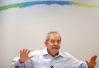 Dilma deve “abraçar e conversar com o povo”, defende Lula