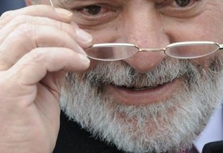 PROTESTO DIFERENTE: Lula critica censura e publica receita de bolo no Facebook