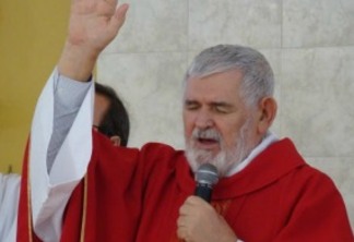 MUDOU O TOM: Dom Aldo Pagotto autoriza Luiz Couto a celebrar missas na Paraíba novamente