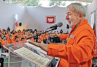 Lula é suspeito de ter se beneficiado do petrolão, diz PF