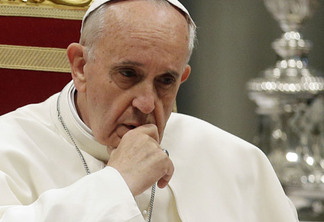 Papa diz que soa falso festejar o Natal com mundo em guerra