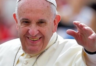Papa Francisco teria tumor no cérebro, afirma jornal italiano; Vaticano nega