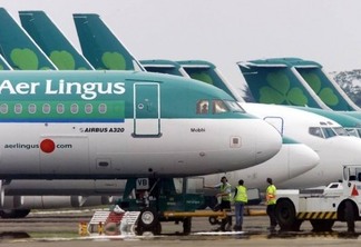 Brasileiro morre após morder passageiro em voo para Dublin
