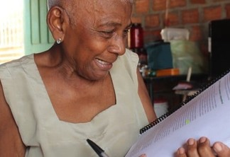 Aos 76 anos, idosa faz Enem pela sétima vez: 'nunca vou desistir'