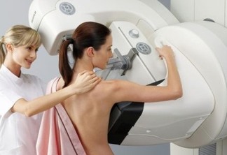 Fake news fazem com que mulheres evitem mamografia e especialista desmente boatos sobre exame 