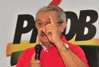 “Continuo na base do governador”, garante José Maranhão 