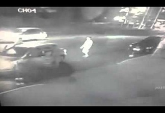 VEJA VÍDEO: Assaltantes em bando tomam carro mas proprietário corajosamente  foge com a chave