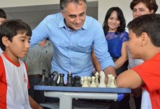 Prefeito entrega climatização e reforma da Escola Leonel Brizola beneficia 700 alunos