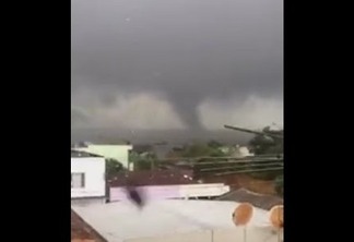 ASSISTA: Internautas gravam vídeos de tornado que deixou 20 pessoas feridas no Paraná