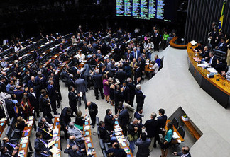 Câmara aprova texto-base da reforma administrativa, que reduz ministérios