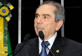 Governo cogita Raimundo Lira para substituir Delcídio na liderança do governo