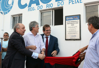 Ricardo inaugura adutora e estação de tratamento d’água emergencial em Sousa
